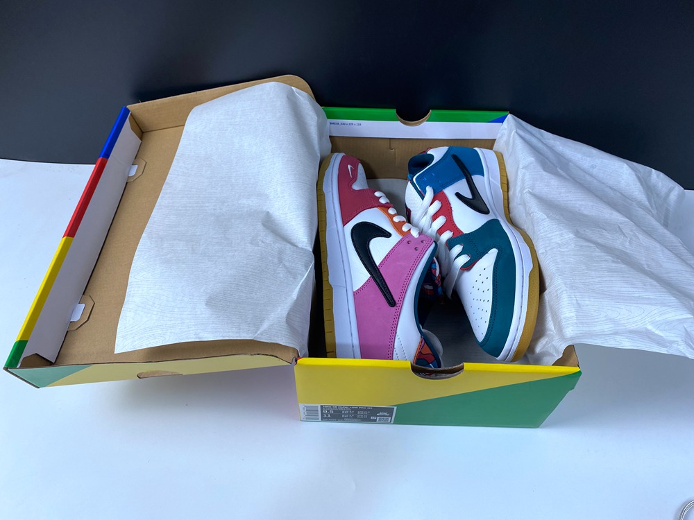 Parra x Nike SB Dunk Low DH7695-100